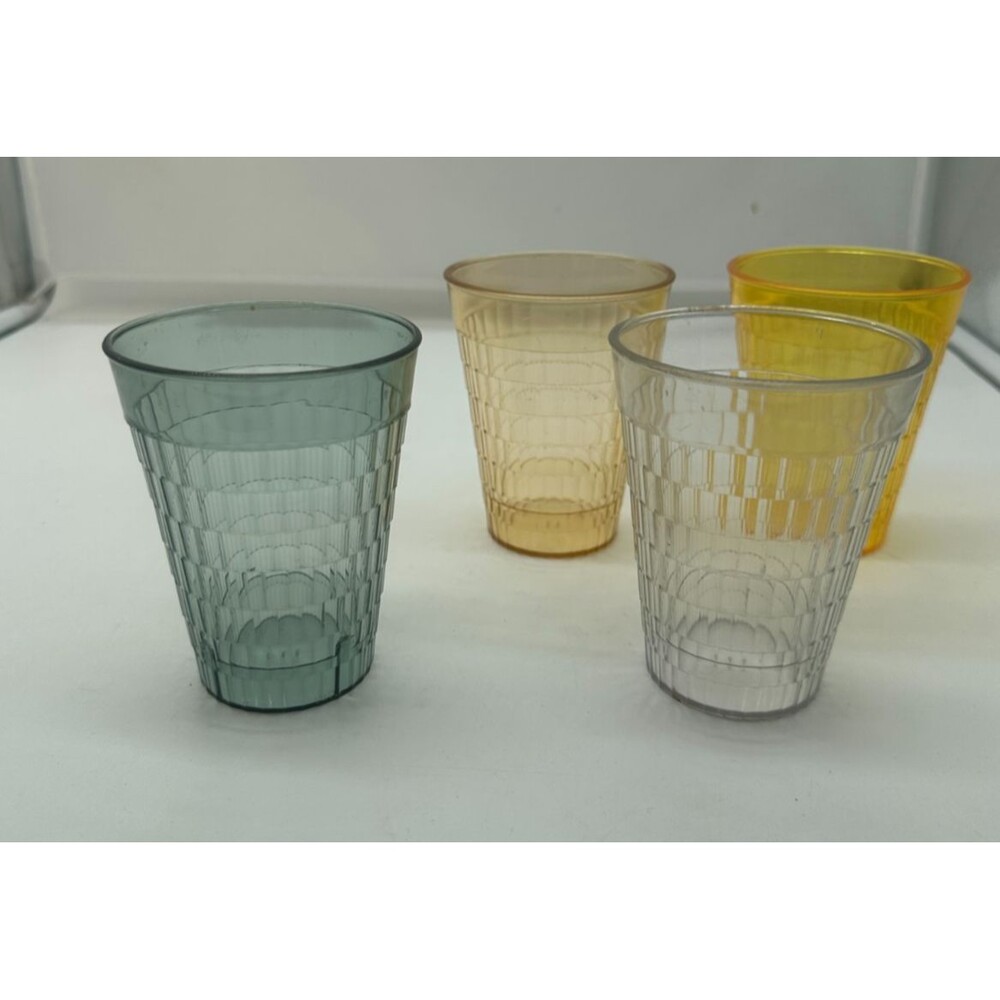 VTG Quaker Crystal Wedding Oats Plastic Tumblers - Lot of  Mixed MCM EUC 4 1/8"